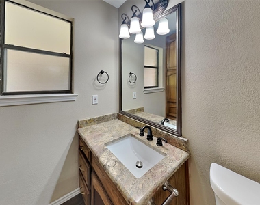 8 Lake Forest Drive - Photo Thumbnail 12