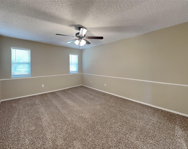8 Lake Forest Drive - Photo Thumbnail 16