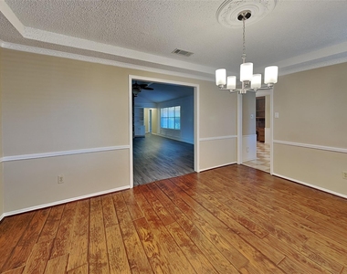 8 Lake Forest Drive - Photo Thumbnail 8