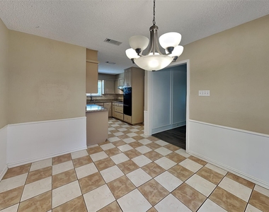 8 Lake Forest Drive - Photo Thumbnail 5