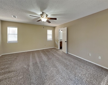 8 Lake Forest Drive - Photo Thumbnail 10