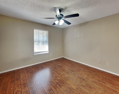 8 Lake Forest Drive - Photo Thumbnail 13