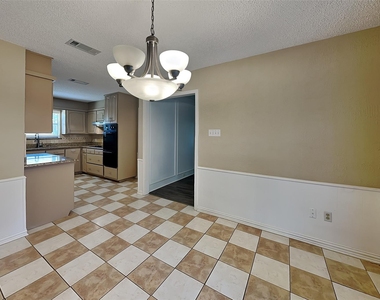 8 Lake Forest Drive - Photo Thumbnail 6