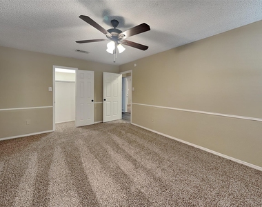 8 Lake Forest Drive - Photo Thumbnail 15