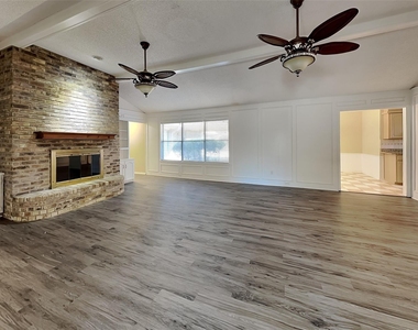 8 Lake Forest Drive - Photo Thumbnail 1