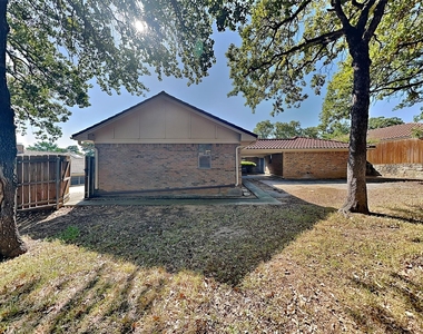8 Lake Forest Drive - Photo Thumbnail 20