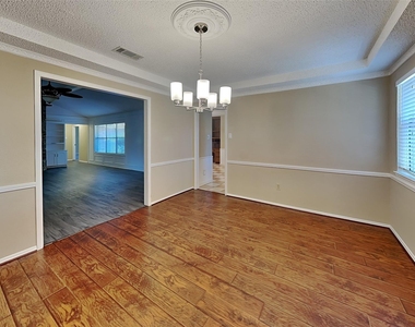 8 Lake Forest Drive - Photo Thumbnail 7