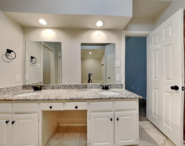 5402 Summit Peak Drive - Photo Thumbnail 14