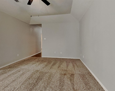 5402 Summit Peak Drive - Photo Thumbnail 3