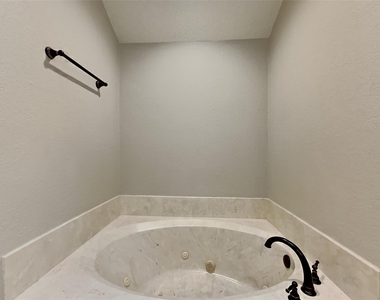 5402 Summit Peak Drive - Photo Thumbnail 13