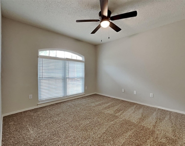 5402 Summit Peak Drive - Photo Thumbnail 16
