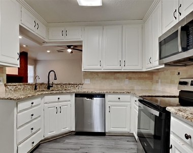 5402 Summit Peak Drive - Photo Thumbnail 7
