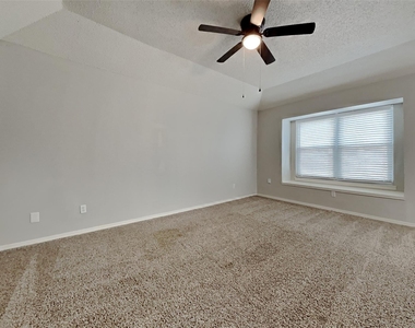 5402 Summit Peak Drive - Photo Thumbnail 4