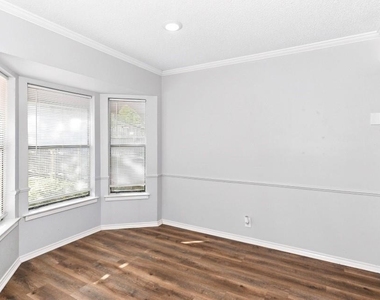 7316 Glen Haven Drive - Photo Thumbnail 5