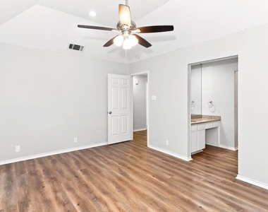7316 Glen Haven Drive - Photo Thumbnail 4