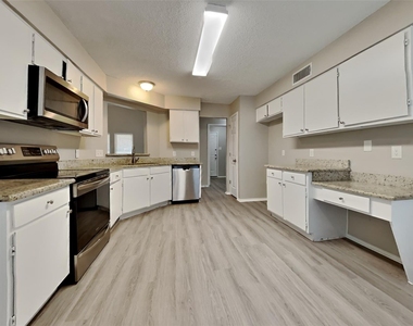 6332 Glen Knoll Drive - Photo Thumbnail 3