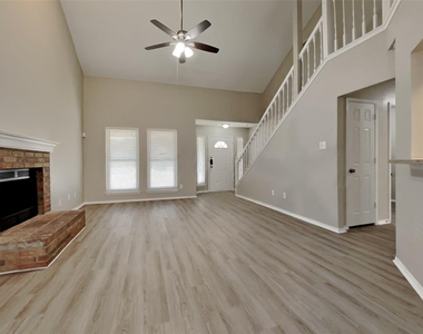 6332 Glen Knoll Drive - Photo Thumbnail 2