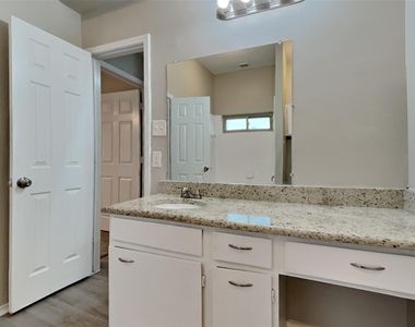 6332 Glen Knoll Drive - Photo Thumbnail 9