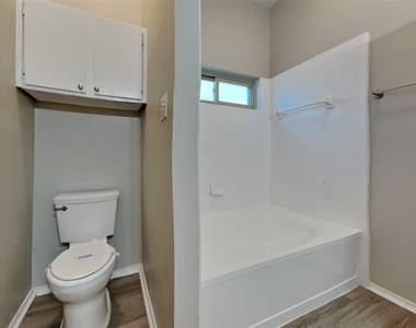 6332 Glen Knoll Drive - Photo Thumbnail 10
