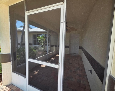 5501 Se Nassau Terrace - Photo Thumbnail 2