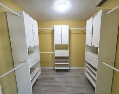 5501 Se Nassau Terrace - Photo Thumbnail 24