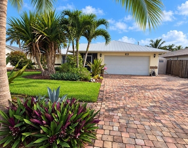 5501 Se Nassau Terrace - Photo Thumbnail 12