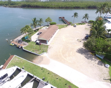 5501 Se Nassau Terrace - Photo Thumbnail 6