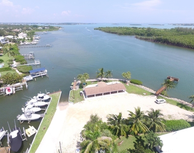 5501 Se Nassau Terrace - Photo Thumbnail 5