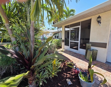5501 Se Nassau Terrace - Photo Thumbnail 1