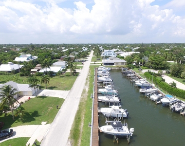 5501 Se Nassau Terrace - Photo Thumbnail 10