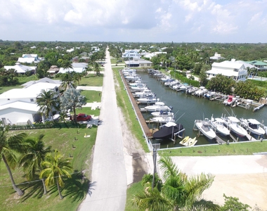 5501 Se Nassau Terrace - Photo Thumbnail 9