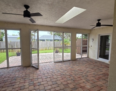 5501 Se Nassau Terrace - Photo Thumbnail 35