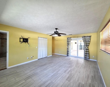 5501 Se Nassau Terrace - Photo Thumbnail 22