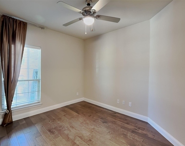 7417 Rose Crest Boulevard - Photo Thumbnail 15