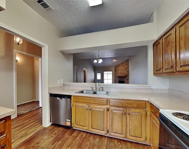 6324 Alissa Drive - Photo Thumbnail 8