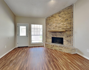 6324 Alissa Drive - Photo Thumbnail 3