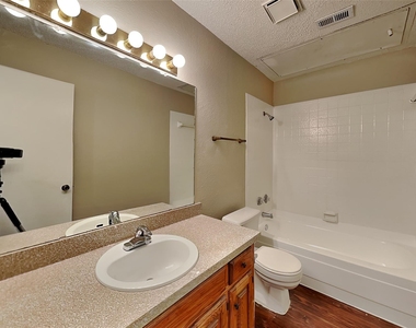 6324 Alissa Drive - Photo Thumbnail 7