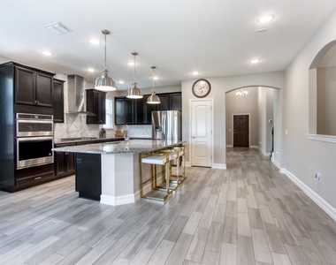 2701 Ash Avenue - Photo Thumbnail 6