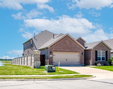 2701 Ash Avenue - Photo Thumbnail 1