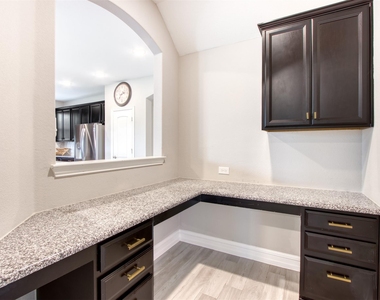 2701 Ash Avenue - Photo Thumbnail 11