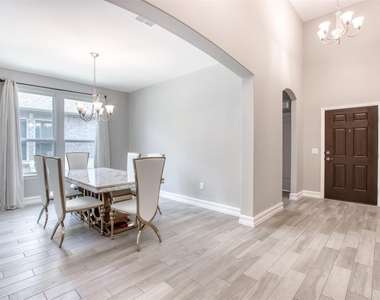 2701 Ash Avenue - Photo Thumbnail 3