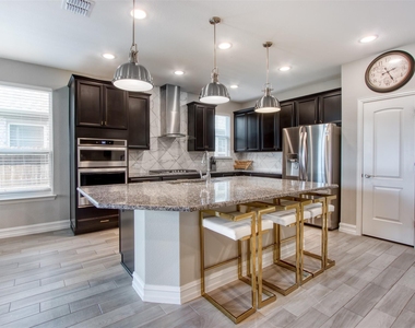 2701 Ash Avenue - Photo Thumbnail 5