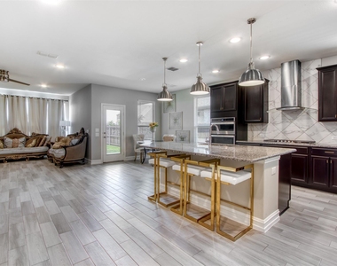 2701 Ash Avenue - Photo Thumbnail 4
