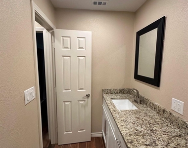 1418 Homestead Place - Photo Thumbnail 9