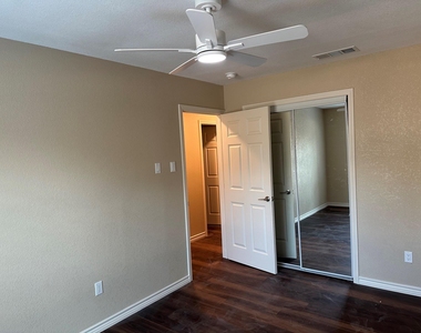 1418 Homestead Place - Photo Thumbnail 18
