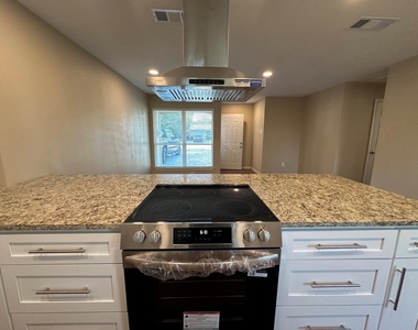 1418 Homestead Place - Photo Thumbnail 7