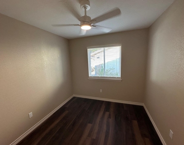 1418 Homestead Place - Photo Thumbnail 15