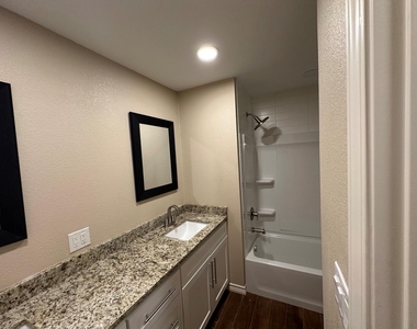 1418 Homestead Place - Photo Thumbnail 10