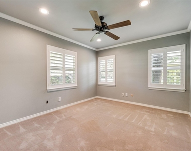 9911 Hurley Way - Photo Thumbnail 9