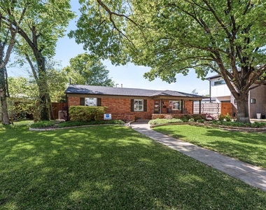 9911 Hurley Way - Photo Thumbnail 12